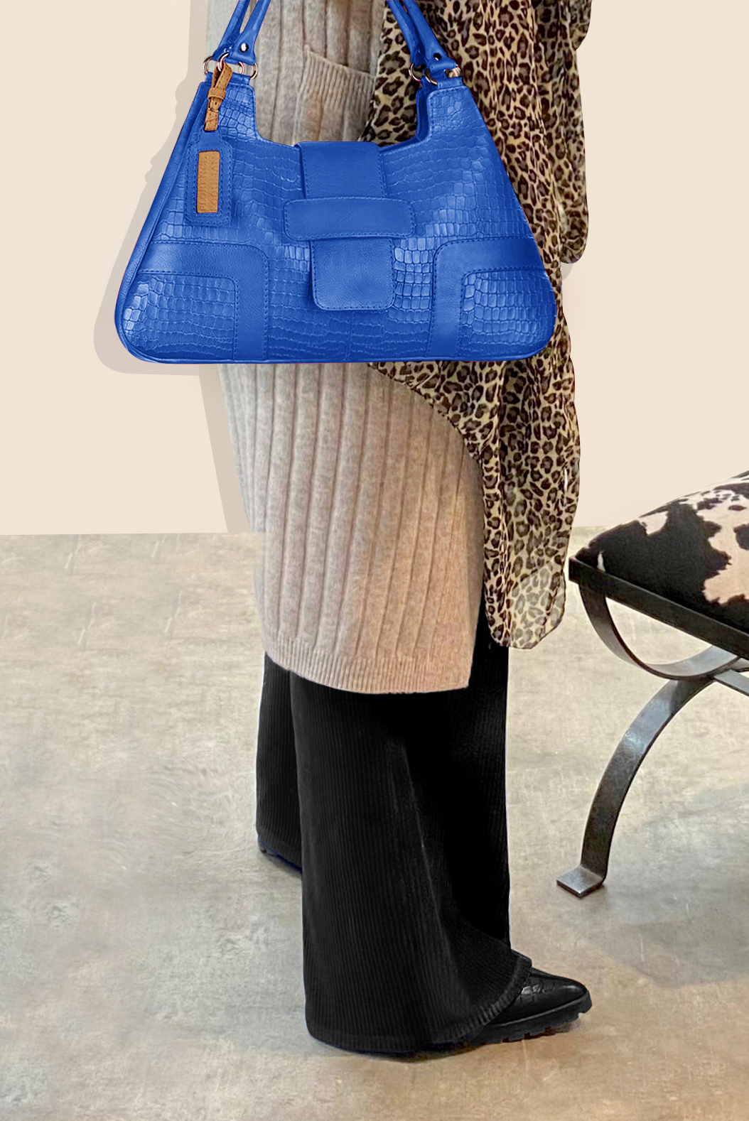 Dress large handbag in electric blue leather - Worn view